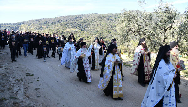 orthodox-easter-procession-pantokrator-04.jpg