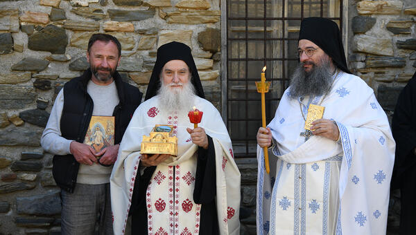 orthodox-easter-procession-pantokrator-14.jpg
