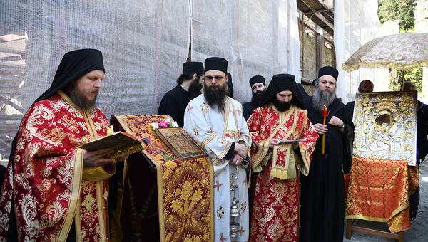 axion-estin-procession-2025-06.jpg