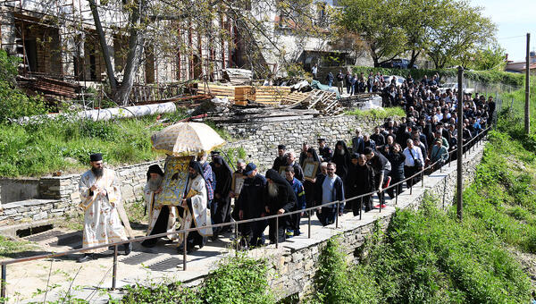 axion-estin-procession-2025-07.jpg