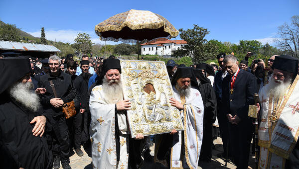 axion-estin-procession-2025-09.jpg