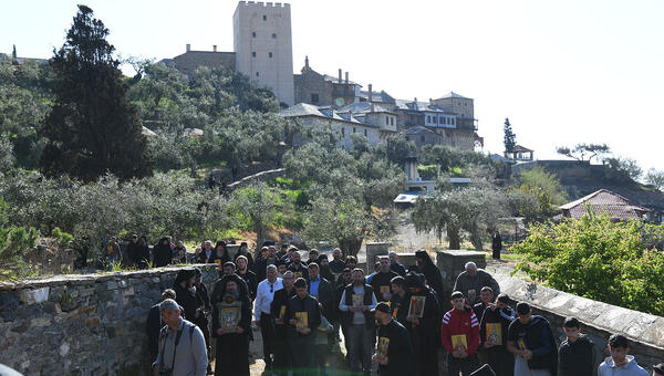 orthodox-easter-procession-pantokrator-10.jpg