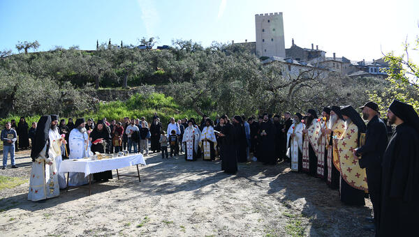 orthodox-easter-procession-pantokrator-12.jpg