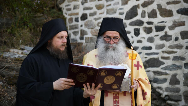 orthodox-easter-procession-pantokrator-09.jpg
