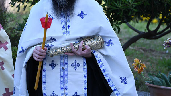 orthodox-easter-procession-pantokrator-02.jpg