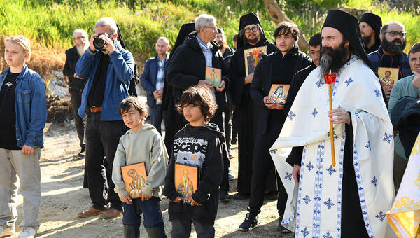 orthodox-easter-procession-pantokrator-11.jpg